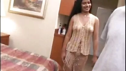 Terangsang cewek suka penis yang besar di dalam film jepang bokep vaginanya.